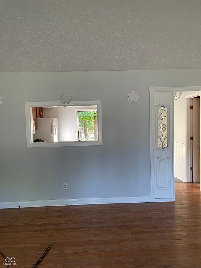 Photo - 975 Maple Grove Dr