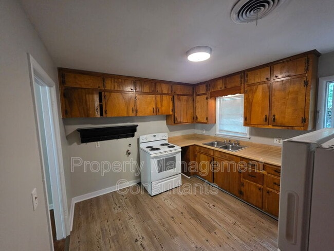 Photo - 939 N Royal Ave