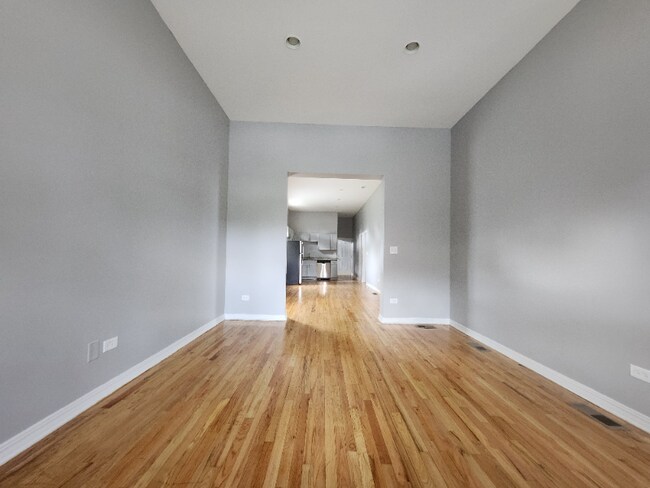 Photo - 5906 S La Salle St Unidad 1