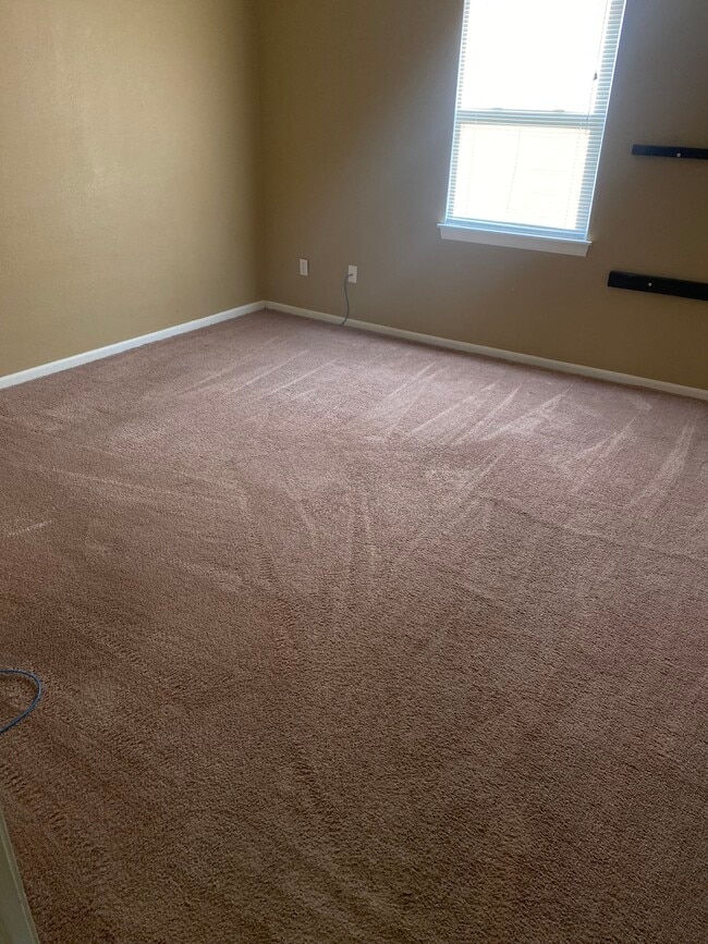 Photo - 118 NE Greystone Dr