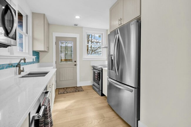 Photo - 2738 Pine St