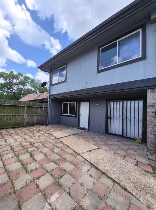 Building Photo - 738 Coolwood Dr Unit B