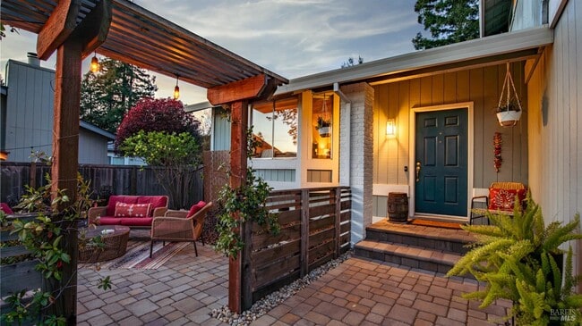 Photo - 5270 Arnica Way