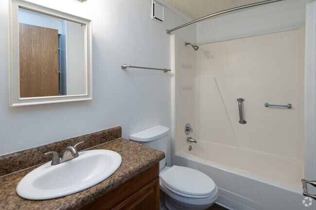 2BR, 1BA - 865SF-Bathroom