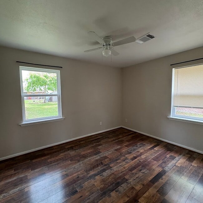 Photo - 1301 Stadium Dr