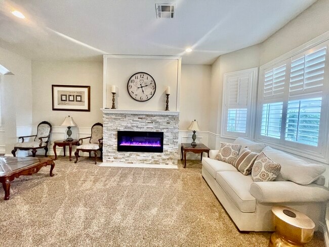 Photo - 331 W Sherwood Dr