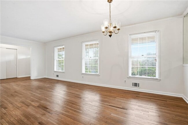 Photo - 4165 Williamsburg Dr