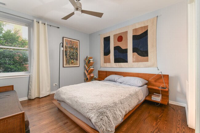 Photo - 1735 W Division St