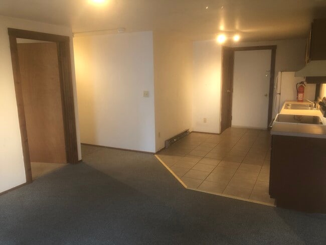 Building Photo - Johnson Lower East Unit 3