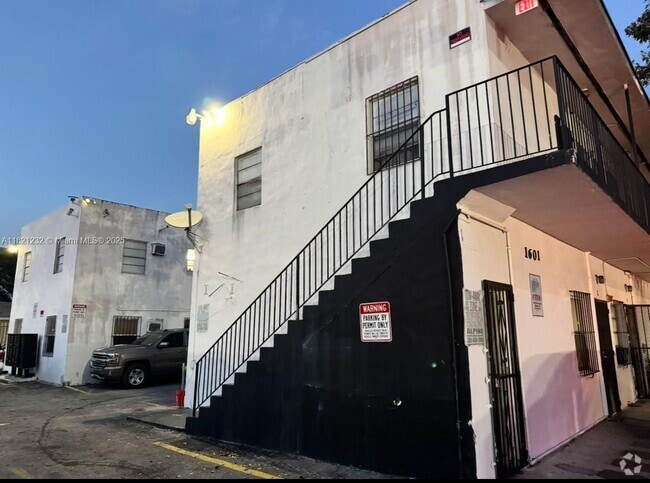 Building Photo - 1601 NW 62nd St Unit 18 Rental