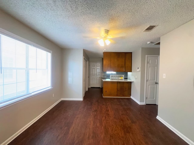 Photo - 1632 Lexington Cir