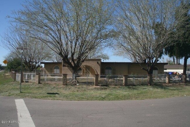 802 N Alzora Way