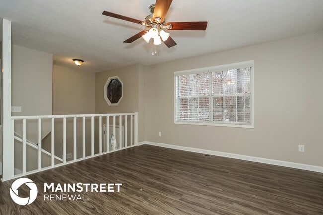 Photo - 285 Adelene Way