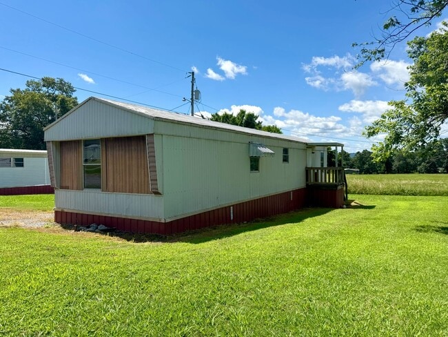 Partial Utilities Included • 2 Bed/ 1 Bath... - Partial Utilities Included • 2 Bed/ 1 Bath... Apartment Unit 9
