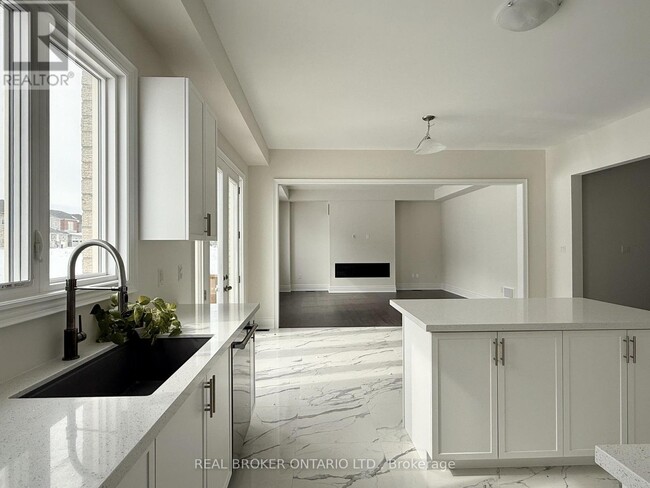 Photo - 33 Cecil Saunders Dr