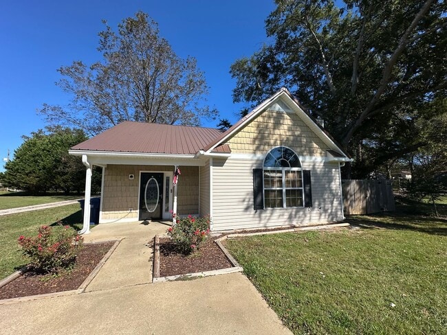 Building Photo - 1311 Circle Dr