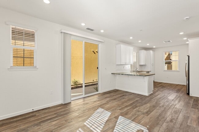 Photo - Gorgeous Newer Home in Roseville!