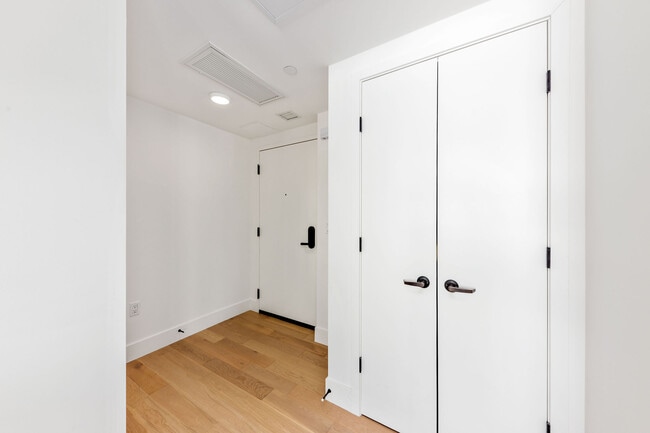 Photo - 719 Larkin St