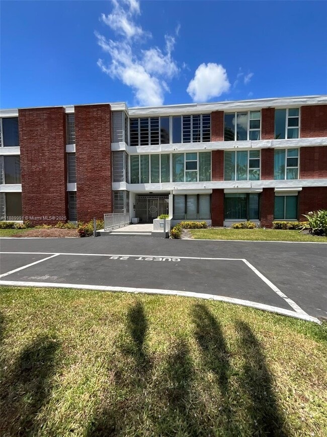 Building Photo - 10210 Collins Ave Unit 305