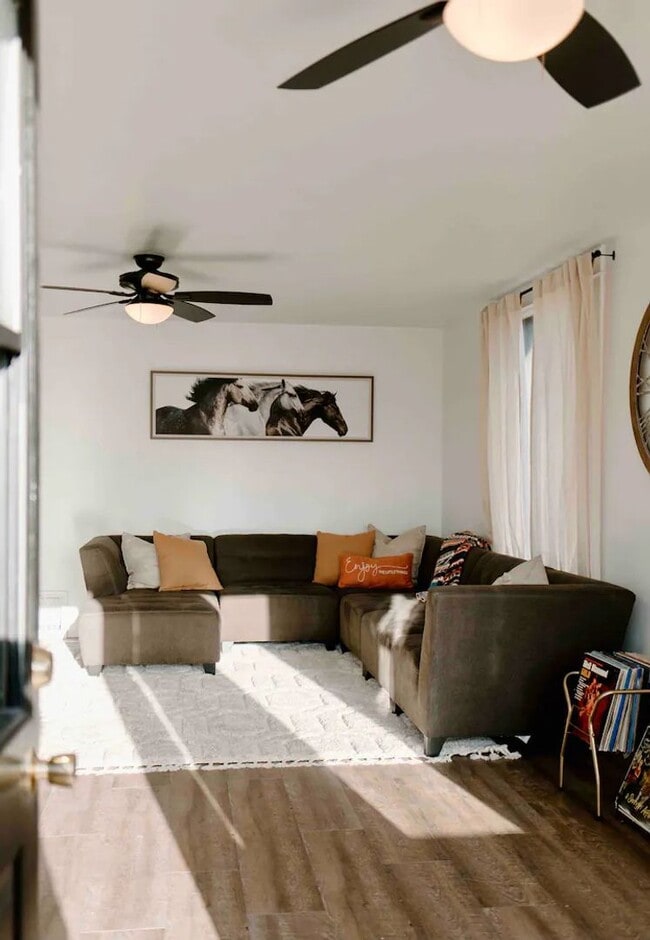 Photo - Beautiful, fully furnished, 3-bedroom, 2-b...