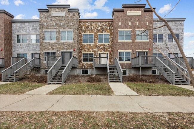 Photo - Spacious Townhome In The Kingston Neighborhood