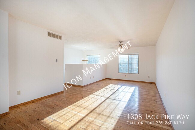 Photo - 1308 Jack Pine Way