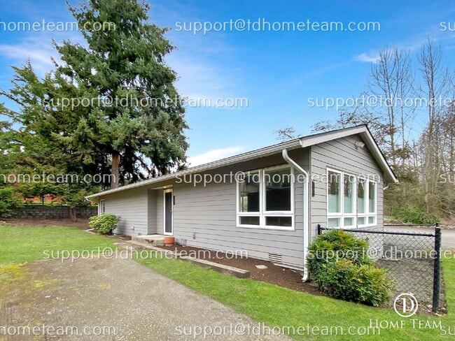 Photo - "Charming 1-Bed Waterfront Retreat with Scenic Lake Views & Pool in Kirkland!" Unit 108