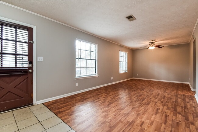 Photo - 115 Doubletrace Ln