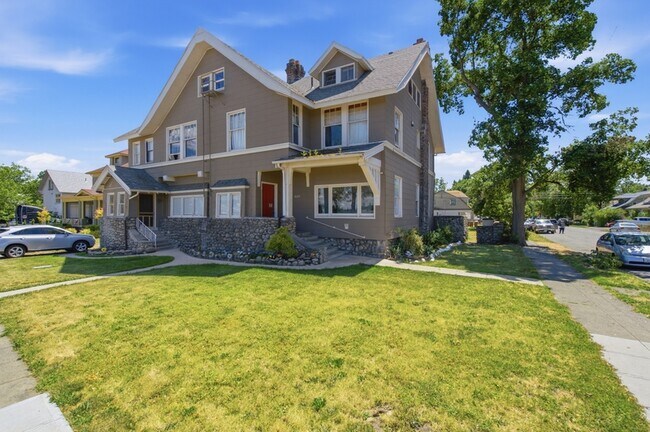 Photo - 2623 W Maxwell Ave