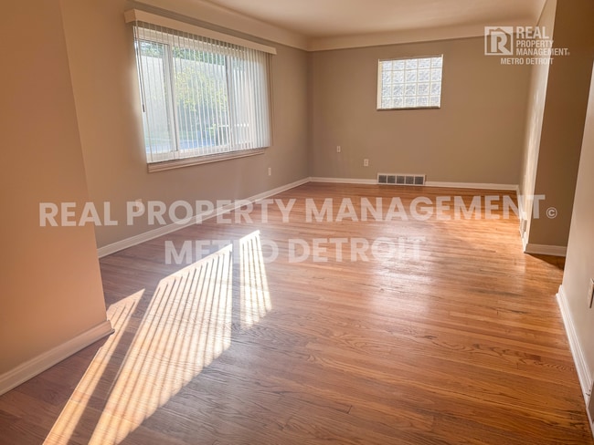 Photo - 19645 Woodmont St