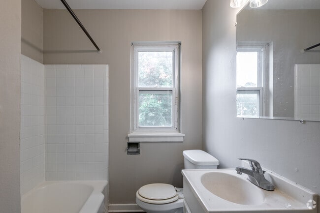 1HAB, 1BA - 565 ft² - Wyandotte Apartments