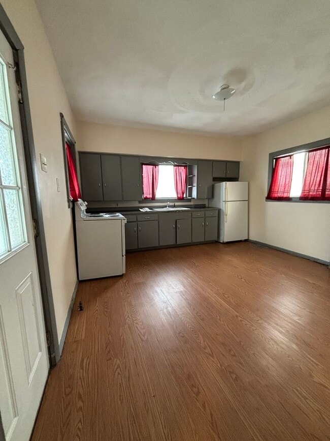 Photo - Super Cute 2 Bedroom 1 Bath Home