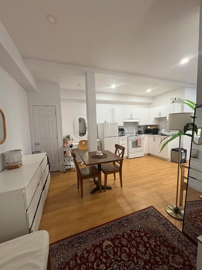 Photo - 5497 Av. Victoria Unité 105