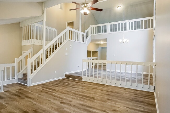 Photo - 6826 Creekwood Dr