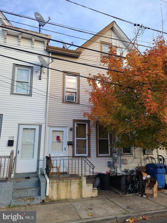Photo - 140 Jersey St