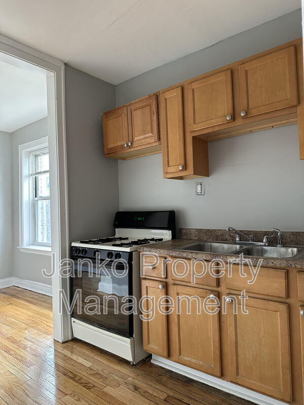 Building Photo - 3723 W Grand Ave Unit 2