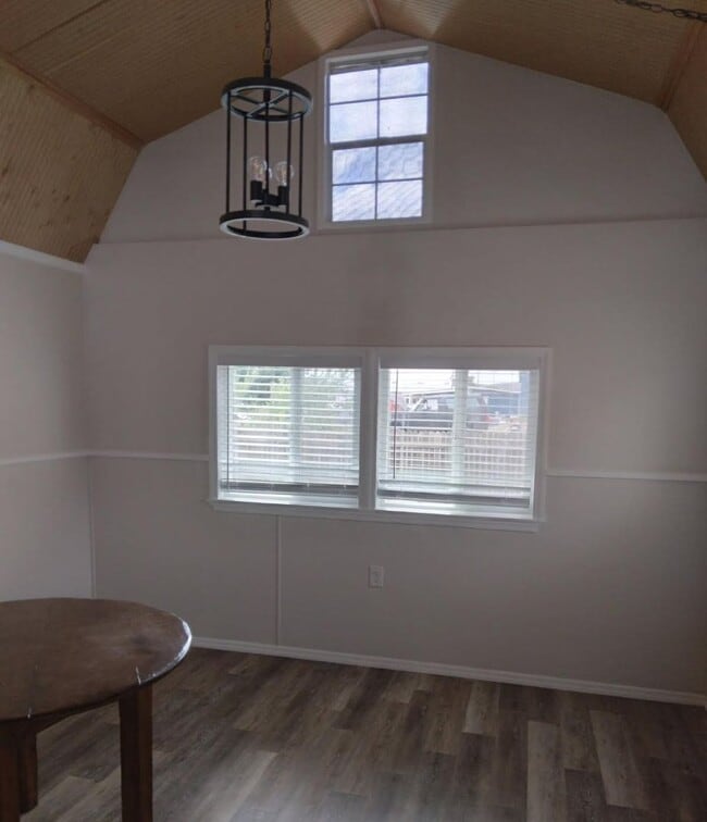 Building Photo - Cute & Cozy Tiny Home ** In Cordes Lakes!**