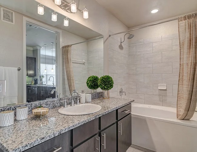 Photo - 4407 Grand Ave Pkwy Unidad 43072