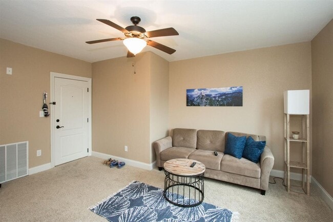 Building Photo - 100 Grandview Ct Unit #125