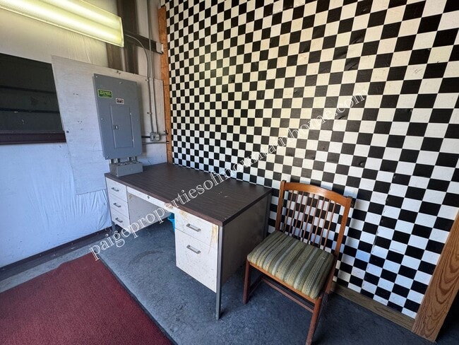 Photo - 1,600 Sq Ft Shop Space in Midway, AR – Inc...