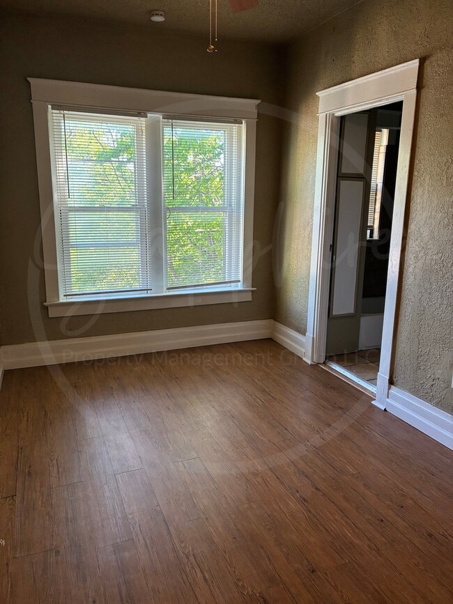 Photo - 1115 E 41st St