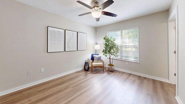 Find serenity at Lanier Landing with bedroom spaces that include adjustable privacy blinds and a lighted ceiling fan for optimal comfort.
