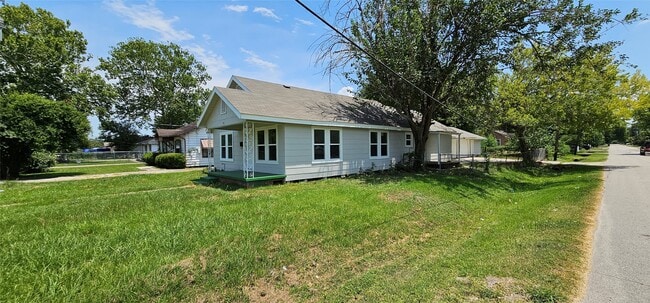 Building Photo - 215 San Jacinto St Rental