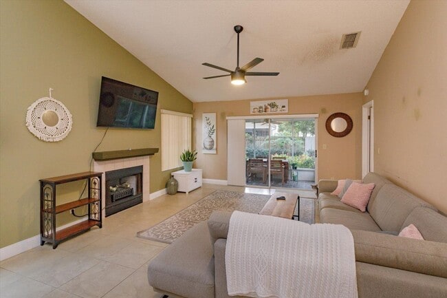 Photo - ? Charming Longwood Townhome with Modern U...