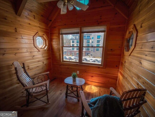 Photo - 544 E Main St