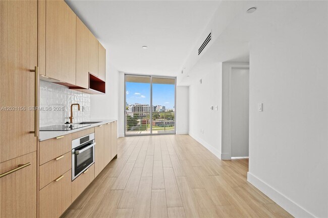 Building Photo - 90 NE 32nd St Unit 627