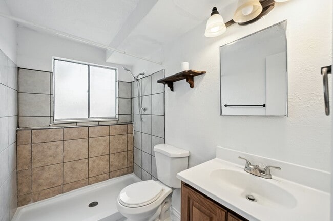 Building Photo - 1551 Chadwick Dr