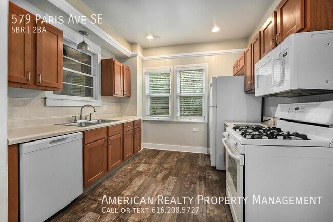 Photo - 579 Paris Ave SE