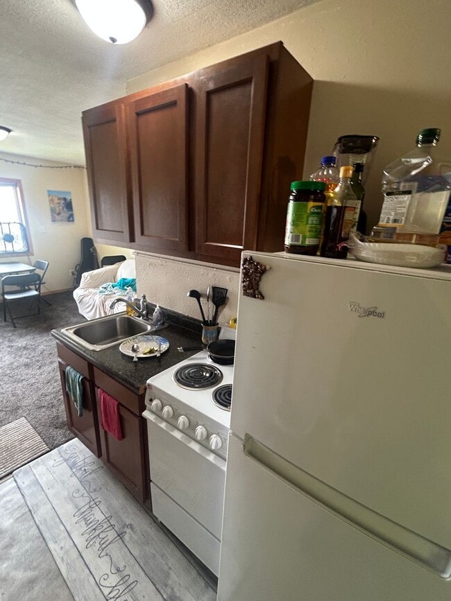 Photo - 827-829 E 3rd St Unidad #4
