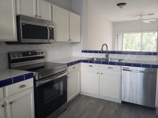 Building Photo - 6945 Stoney Creek Cir